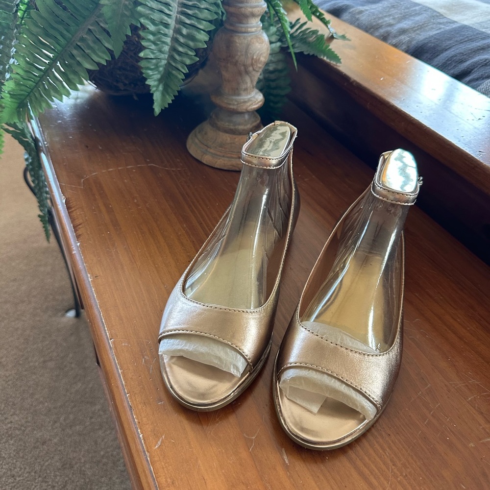 Lucky Brand Gold Peep-Toe Heels